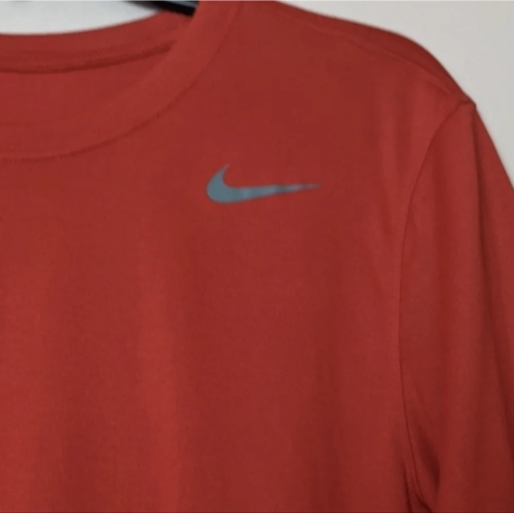 Nike Dri-Fit Red Short Sleeve Crew Neck Legend Training Tee Size Small